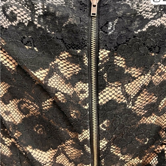 Elegant Black Lace Dress - Picture 6 of 9